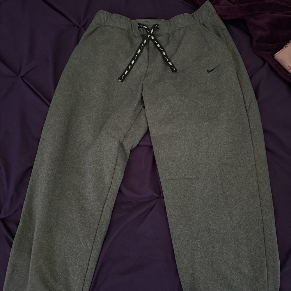Nike Women’s Gray Sweatpants